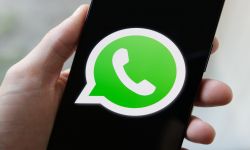 موظفة سعودية.. تقاضي مديرها بسبب نكتة على "واتساب"!